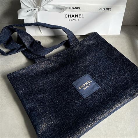 chanel beaute tote bag|Chanel beaute cosmetics bag.